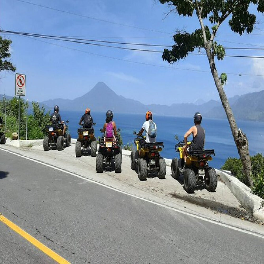 Excursión guiada de medio día en quad por el lago Atitlán